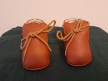 Load image into Gallery viewer, Brown bear leather shoes
